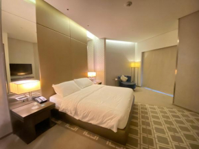 SVIZONA Designer Spacious Studio, Hyatt Regency Creek Heights Residences